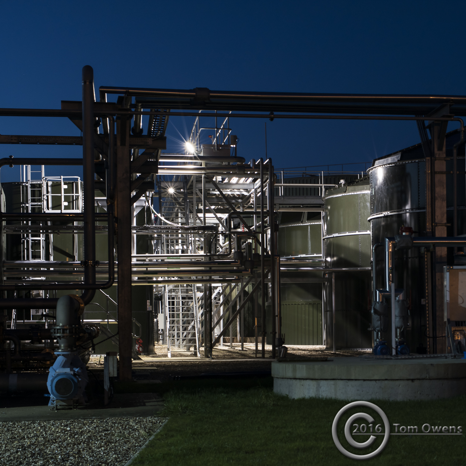 Illuminated tanks and gantries